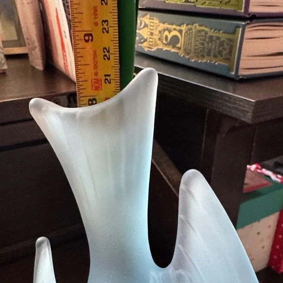 LE Smith Vintage Blue Frosted Satin Glass Bird in Flight Glass Art MCM - Picture 5 of 5